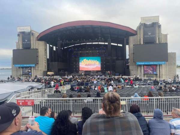 Jones Beach Theater, section: 103, row: F, seat: 17