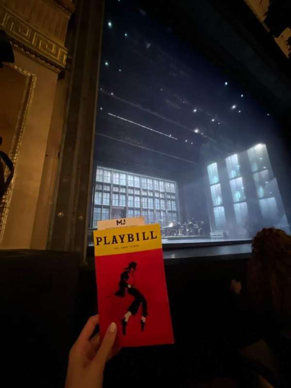 Neil Simon Theatre, section: Orchestra L, row: A, seat: 9