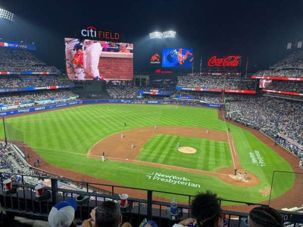 Citi Field, section: 420, row: 3, seat: 2