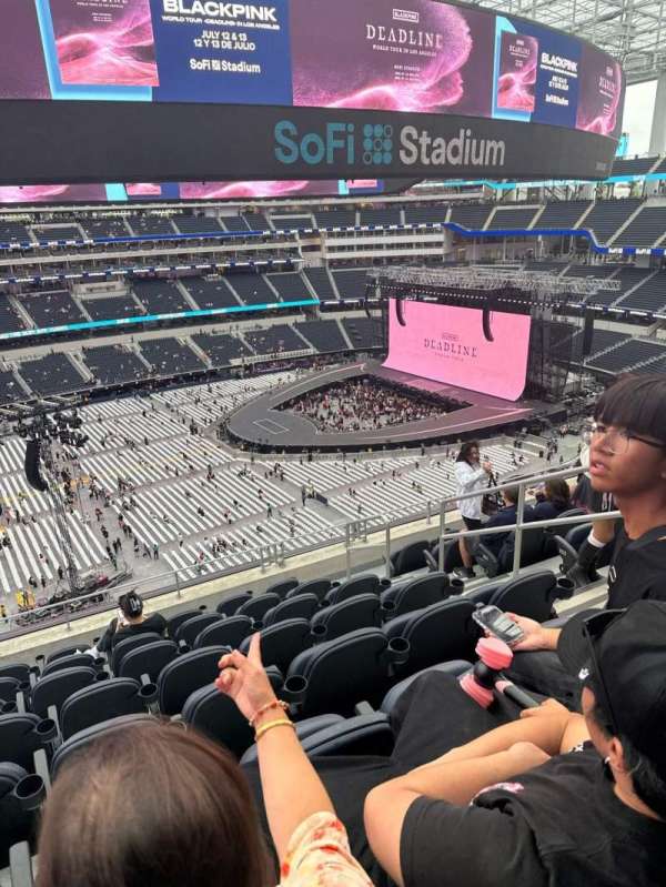 SoFi Stadium, section: 346, row: 8, seat: 4