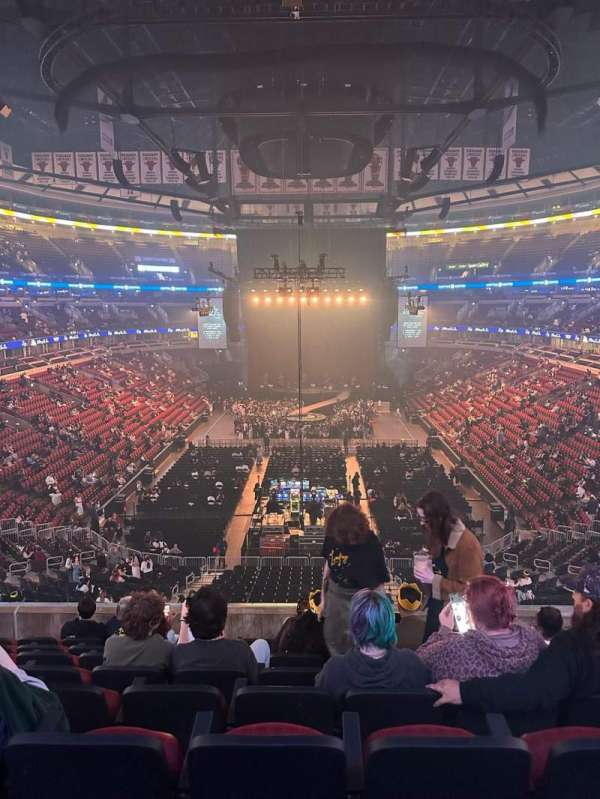 United Center, section: 209, row: 8, seat: 5