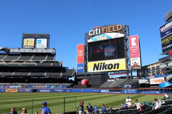Citi Field, section: 109, row: M, seat: 2