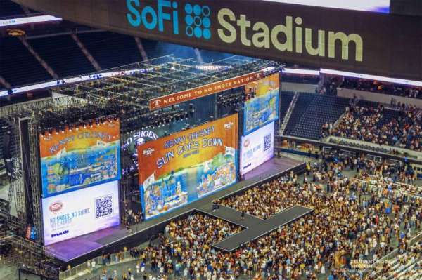 SoFi Stadium, section: 518, row: 9, seat: 13