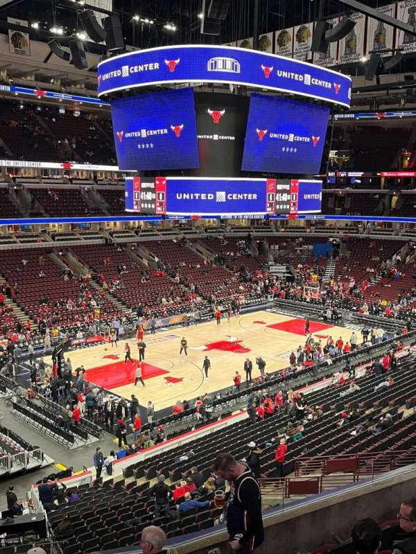 United Center, section: 221, row: 7, seat: 9