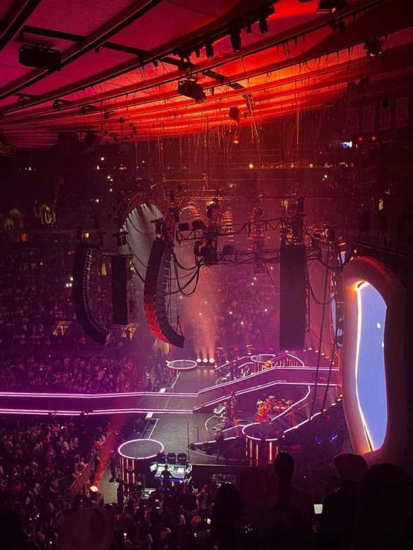 Madison Square Garden, section: 213, row: 7, seat: 12