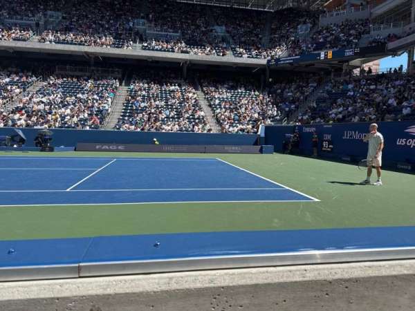 Louis Armstrong Stadium, section: 4, row: A, seat: 10