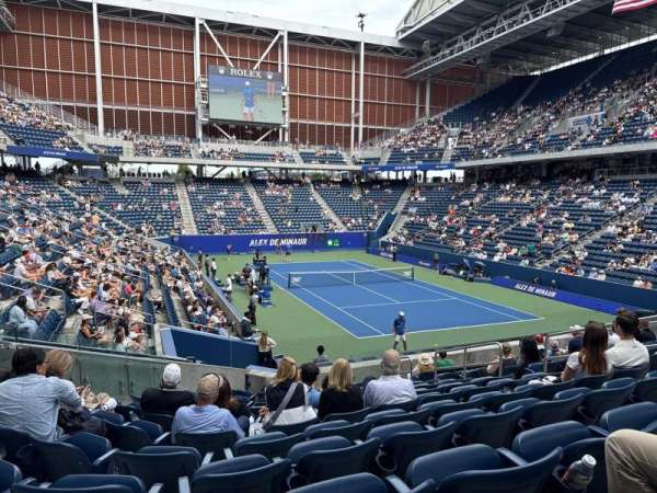 Louis Armstrong Stadium, section: 2, row: Q, seat: 10