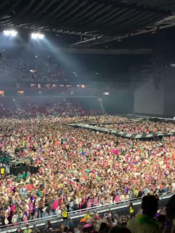 Johan Cruijff ArenA, section: 121, row: 22, seat: 206