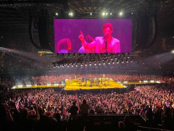Kia Forum, section: 127, row: 13, seat: 11