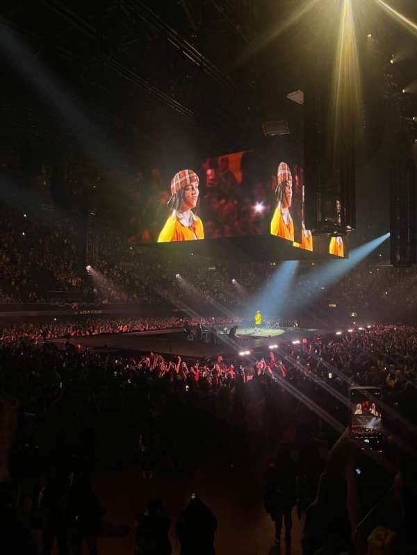 Kia Forum, section: 122, row: 2, seat: 7