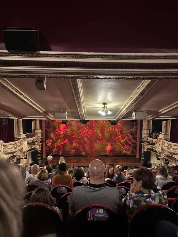 Théâtre Mogador, section: Corbeille, row: LL, seat: 4