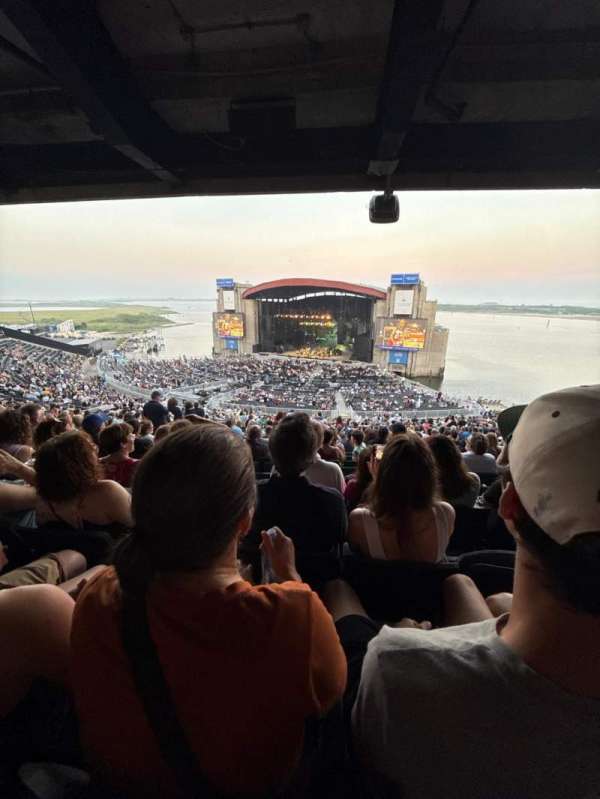 Jones Beach Theater, section: 202, row: UU, seat: 28