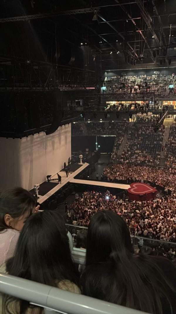 Uber Arena, section: 403, row: 5, seat: 3
