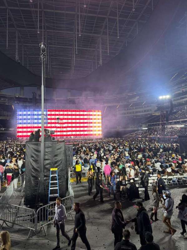 SoFi Stadium, section: 122, row: 2, seat: 22