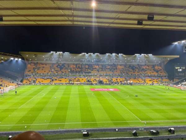 Molineux Stadium, section: J7, row: Q, seat: 190