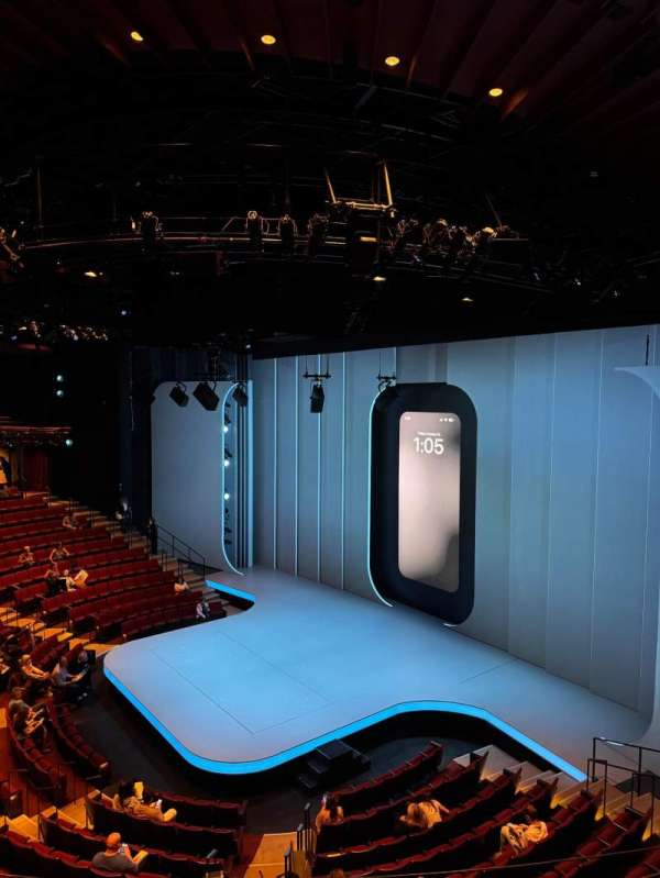 Vivian Beaumont Theater, section: Loge R, row: B, seat: 507