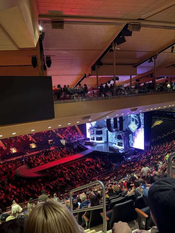 Madison Square Garden, section: 208, row: 21, seat: 22