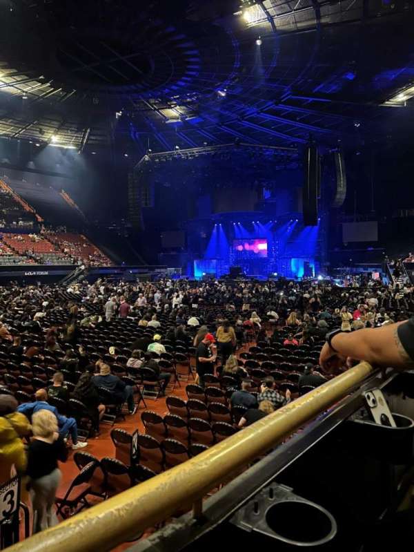 Kia Forum, section: 106, row: 1, seat: 3