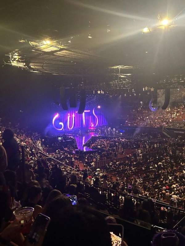 Kia Forum, section: 231, row: 5, seat: 12