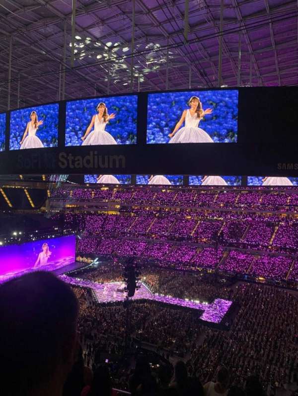 SoFi Stadium, section: 326, row: 6, seat: 5