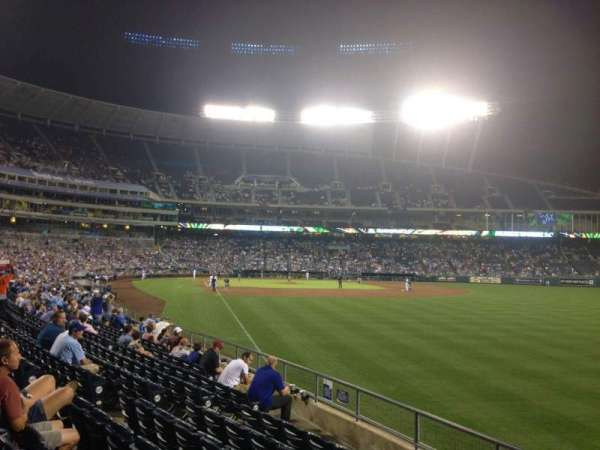 Kauffman Stadium, section: 147, row: R, seat: 14