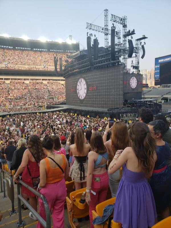 Photo by elsacat at Acrisure Stadium