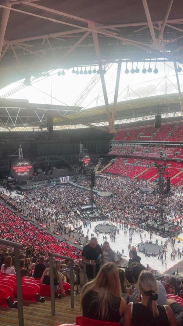 Wembley Stadium, section: 520, row: 27, seat: 192