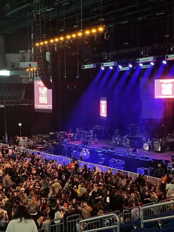 Uber Arena, section: 207, row: 18, seat: 6