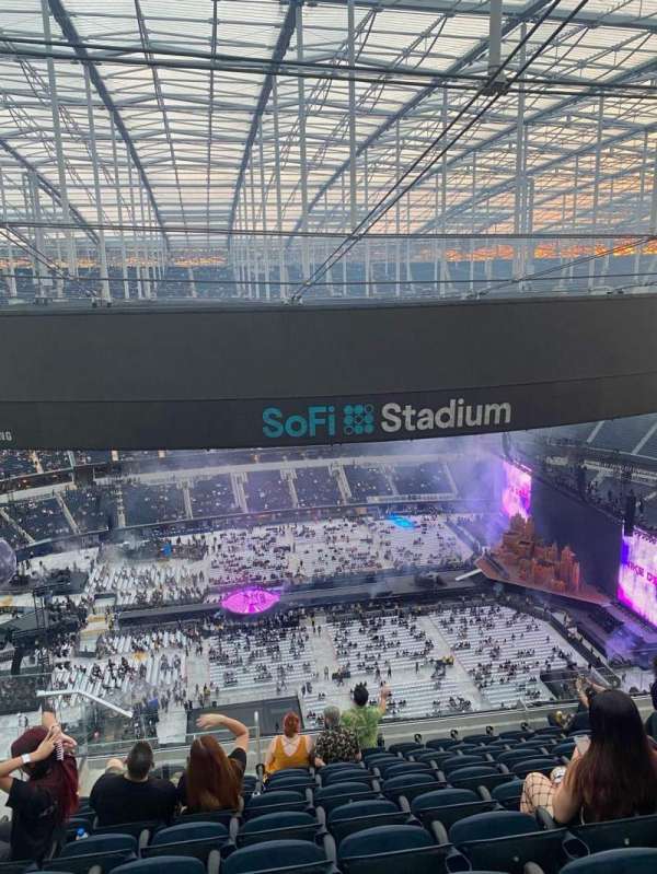 SoFi Stadium, section: 539, row: 10, seat: 20-22