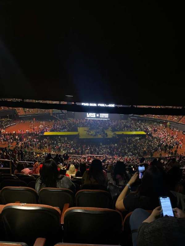 Kia Forum, section: 227, row: 28, seat: 6