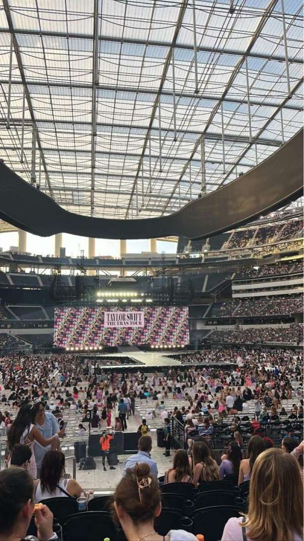 SoFi Stadium, section: 121, row: 9, seat: 20