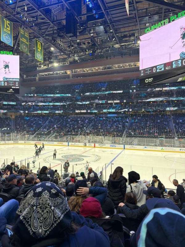 Climate Pledge Arena, section: 26, row: T, seat: 5
