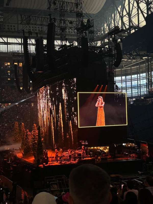 Photo by emilymoir14 at Ford Field