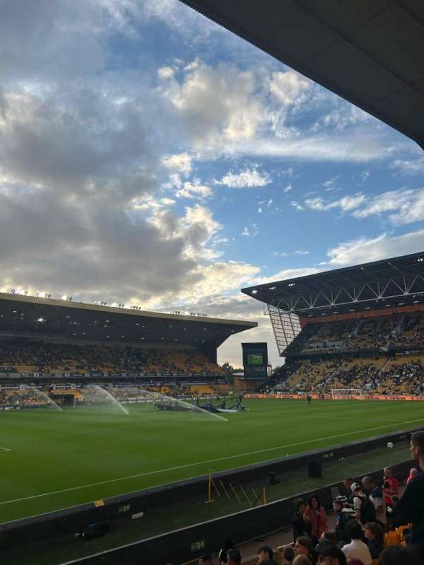 Molineux Stadium, section: JL10, row: L, seat: 259
