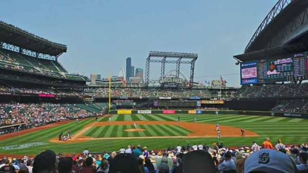 T-Mobile Park, section: 124, row: 32, seat: 5