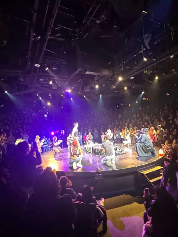 Circle in the Square Theatre, section: Orchestra 400 (Even), row: C, seat: 422