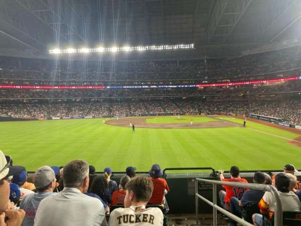 Daikin Park, section: 101, row: 7, seat: 17