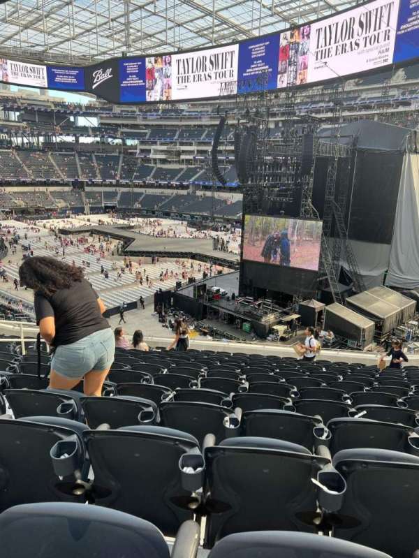 SoFi Stadium, section: 202, row: 15, seat: 16