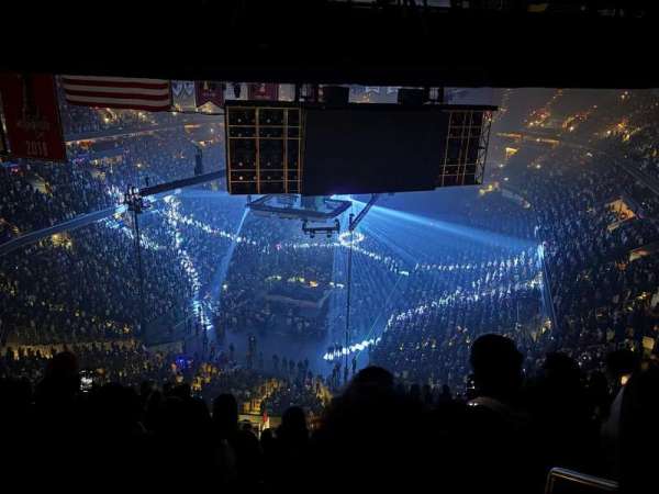 Capital One Arena, section: 410, row: Q, seat: 23