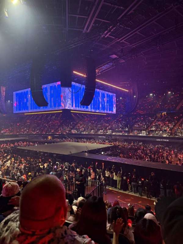 Kia Forum, section: 113, row: 6, seat: 6