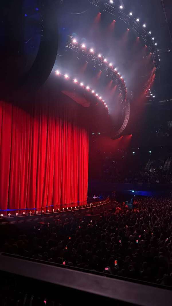 Ziggo Dome, section: 110, row: 1, seat: 373