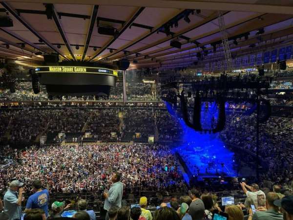 Madison Square Garden, section: 212, row: 7, seat: 9
