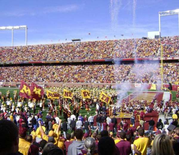 Huntington Bank Stadium, section: 135, row: 17