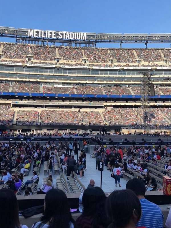MetLife Stadium, section: 139, row: 9, seat: 26