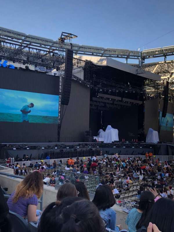 MetLife Stadium, section: 139, row: 9, seat: 26