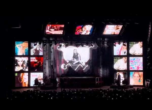 Jones Beach Theater, section: 105, row: M, seat: 6