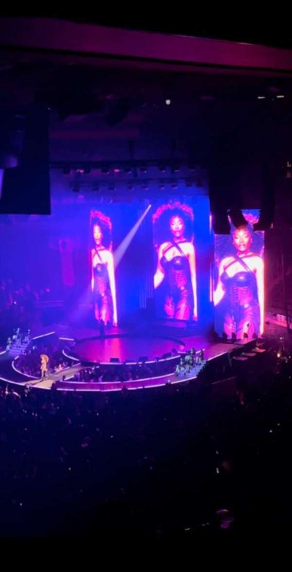 Madison Square Garden, section: 208, row: 11, seat: 10