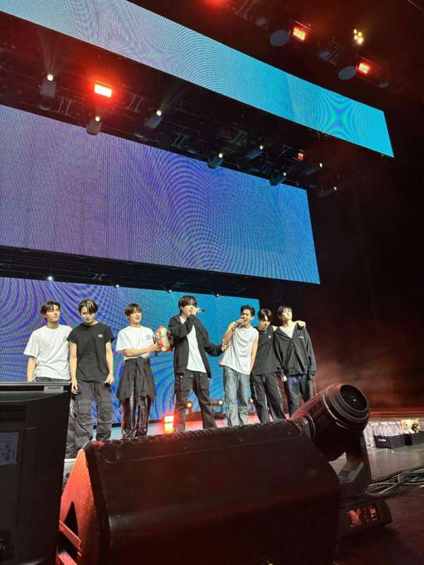 Radio City Music Hall, section: Orchestra Pit Center, row: AAA, seat: 17