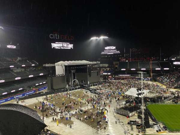 Citi Field, section: 423, row: 3, seat: 7