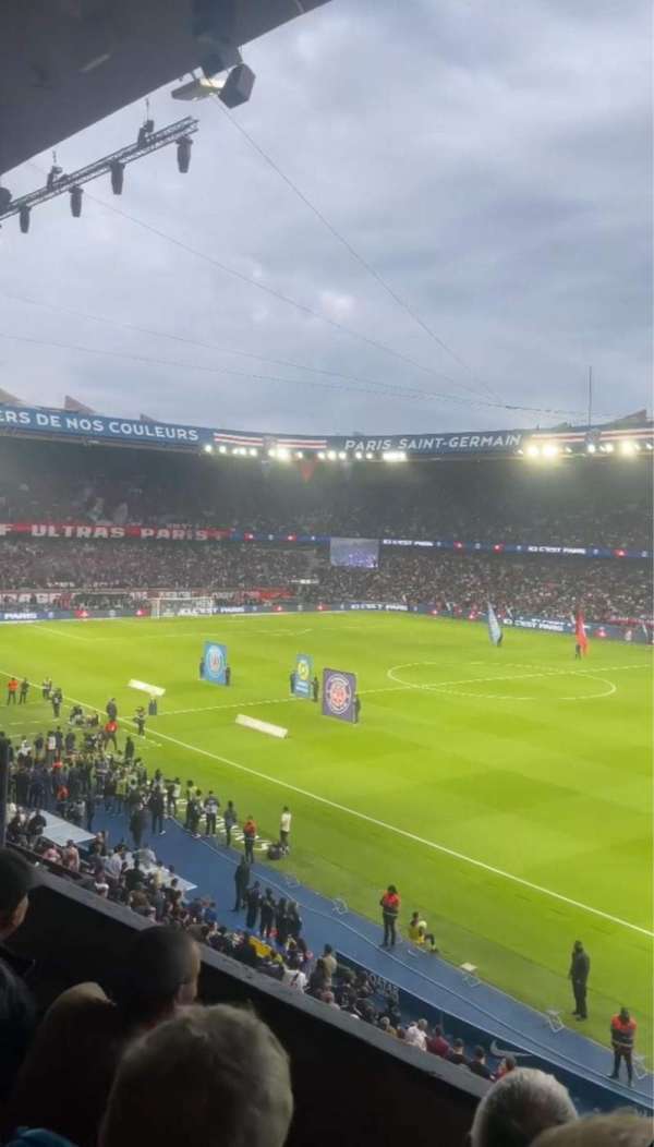 Parc des Princes, section: 323, row: 3, seat: 37